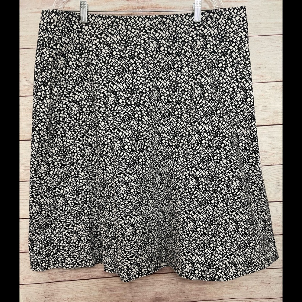 NWT Valerie Stevens Skirt Black/White Geometric Print Size 3X